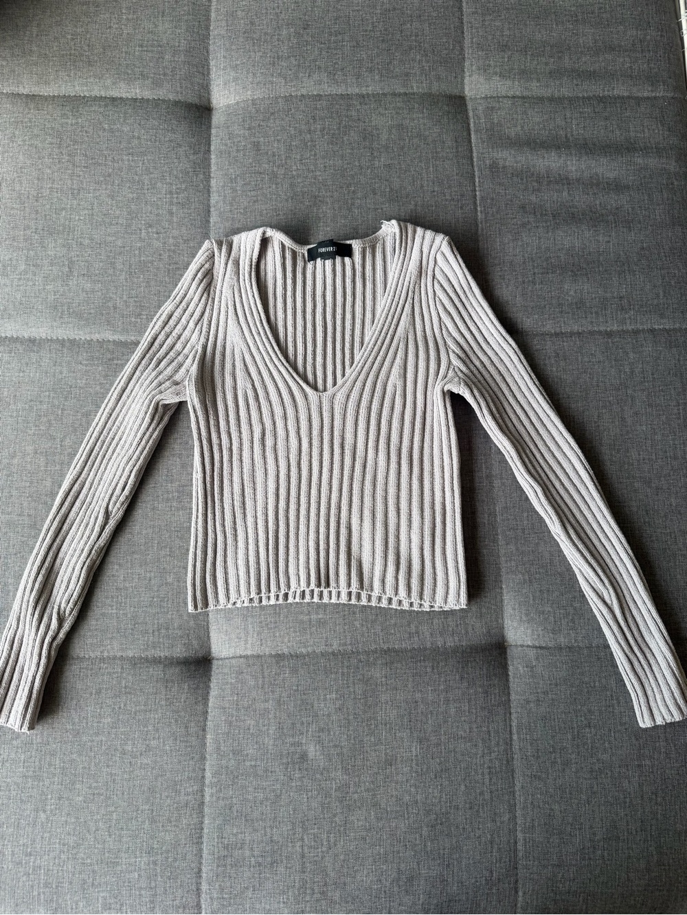 Forever 21 Ribbed V-Neck Cropped Sweater
